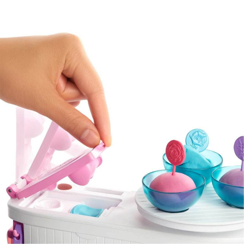 Barbie Yüz Bakımı Yapıyor Oyun Seti Barbie Yüz Bakımı Yapıyor Oyun Seti