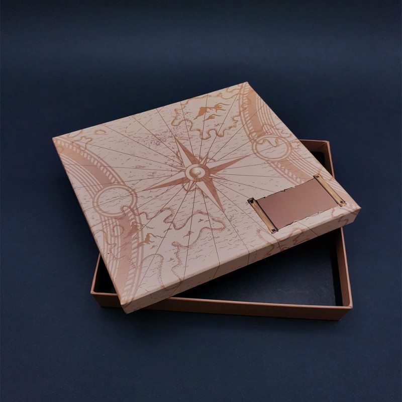 Pusula Temalı Hediye Kutusu Pusula Temalı Hediye Kutusu