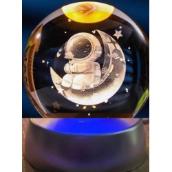 Ay Üstünde Astronot Tasarımlı Plastik Altlıklı Işıklı Cam Küre