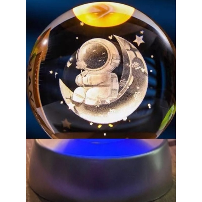Ay Üstünde Astronot Tasarımlı Plastik Altlıklı Işıklı Cam Küre