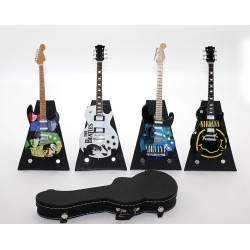 Çantalı Gitar Figürü