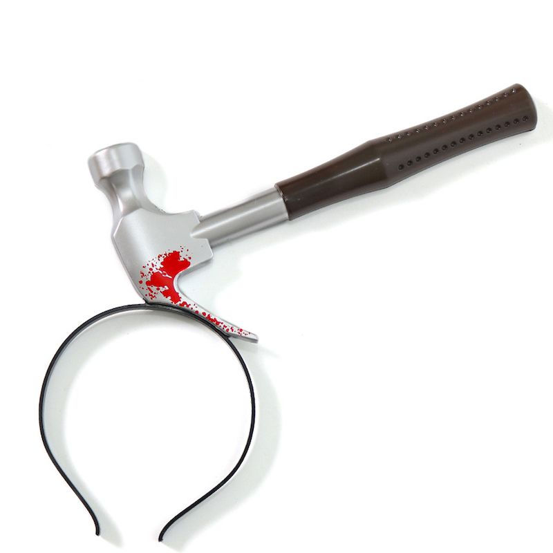 Kafaya Saplanmış Kahverengi Saplı Çekiç Şaka Tacı Kafaya Saplanmış Kahverengi Saplı Çekiç Şaka Tacı