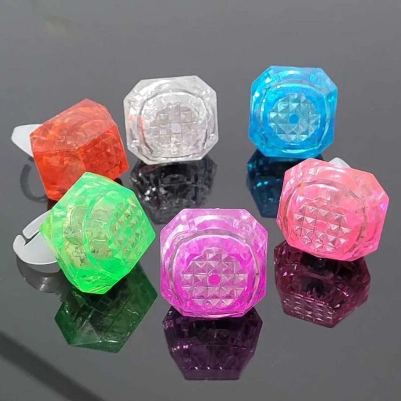 Kristal Tasarımlı Led Işıklı Yeşil Yüzük Kristal Tasarımlı Led Işıklı Yeşil Yüzük