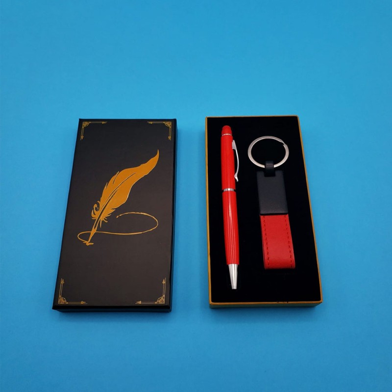Kutulu Kırmızı Deri Anahtarlık ve Touchpen Tükenmez Kalem Hediye Seti Kutulu Kırmızı Deri Anahtarlık ve Touchpen Tükenmez Kalem Hediye Seti
