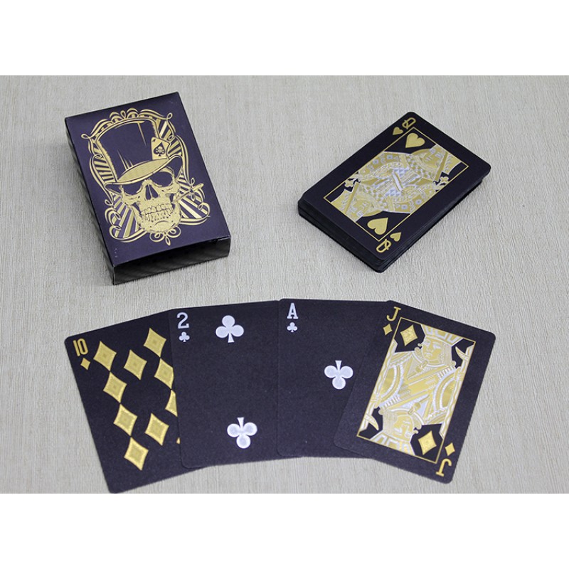 Altın Kurukafa Tasarımlı Siyah İskambil Oyun Kartı Altın Kurukafa Tasarımlı Siyah İskambil Oyun Kartı